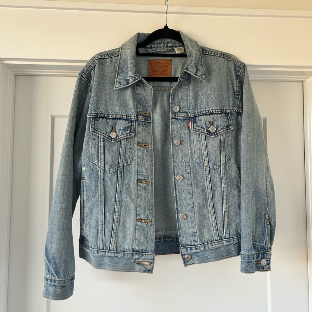 LEVIS DENIM JACKET SIZE SMALL